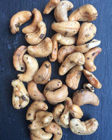 Des noix de Cajou légèrement grillées au miel d’acacia