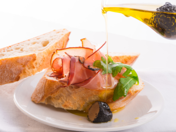 Huile d'olive vierge extra &agrave; la truffe